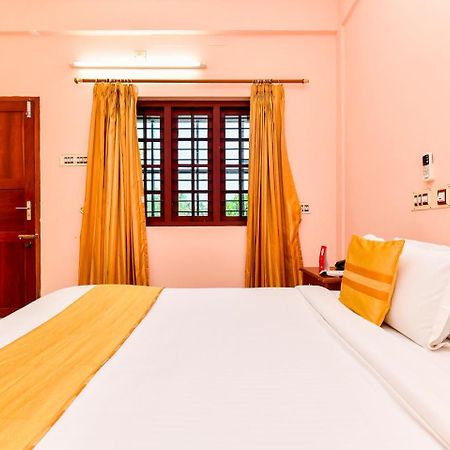 Thomson Regency Hotell Alwaye Exteriör bild
