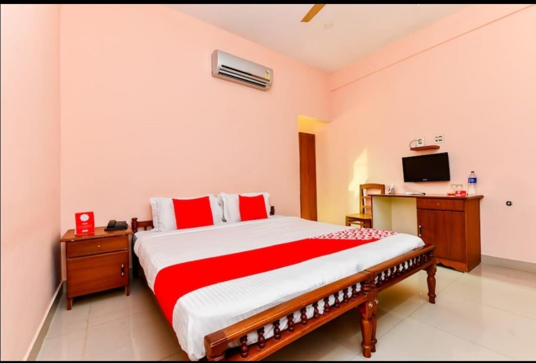 Thomson Regency Hotell Alwaye Exteriör bild